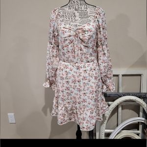 CottageCore floral Mini Dress SZ Med. SWEETHEART NECK, PUFFY SLEEVES, ruffle hem